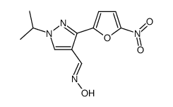 1-isopropyl-3-(5-nitro-furan-2-yl)-1H-pyrazole-4-carbaldehyde oxime结构式