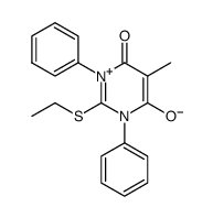 2-Ethylthio-3,6-dihydro-5-methyl-6-oxo-1,3-diphenyl-1-pyrimidinium-4-olat结构式