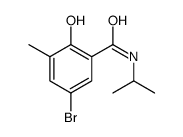 5-bromo-2-hydroxy-3-methyl-N-propan-2-ylbenzamide结构式