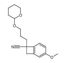 1,2-dihydro-4-methoxy-1-(3-(tetrahydropyran-2-yloxy)propyl)benzocyclobutene-1-carbonitrile结构式
