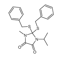 2,2-bis-benzylsulfanyl-1-isopropyl-3-methyl-imidazolidine-4,5-dione结构式