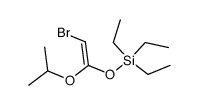 ((E)-2-Bromo-1-isopropoxy-vinyloxy)-triethyl-silane结构式