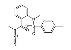 2-diazonio-1-[2-[methyl-(4-methylphenyl)sulfonylamino]phenyl]prop-1-en-1-olate结构式