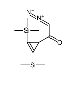 1-[2,3-bis(trimethylsilyl)cycloprop-2-en-1-yl]-2-diazonioethenolate结构式