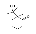 2-(2-hydroxypropan-2-yl)-2-methylcyclohexan-1-one结构式