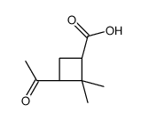(1R,3S)-3-乙酰基-2,2-二甲基环丁烷-1-羧酸结构式