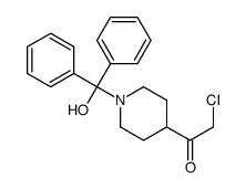 2-chloro-1-[1-[hydroxy(diphenyl)methyl]piperidin-4-yl]ethanone Structure